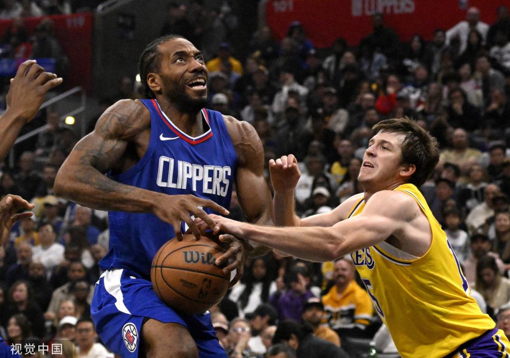 他在场上体 他在场上体